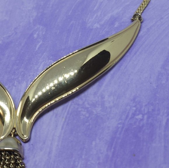 Vintage Avon Gold Tone Chain Tassel Necklace - Picture 9 of 11